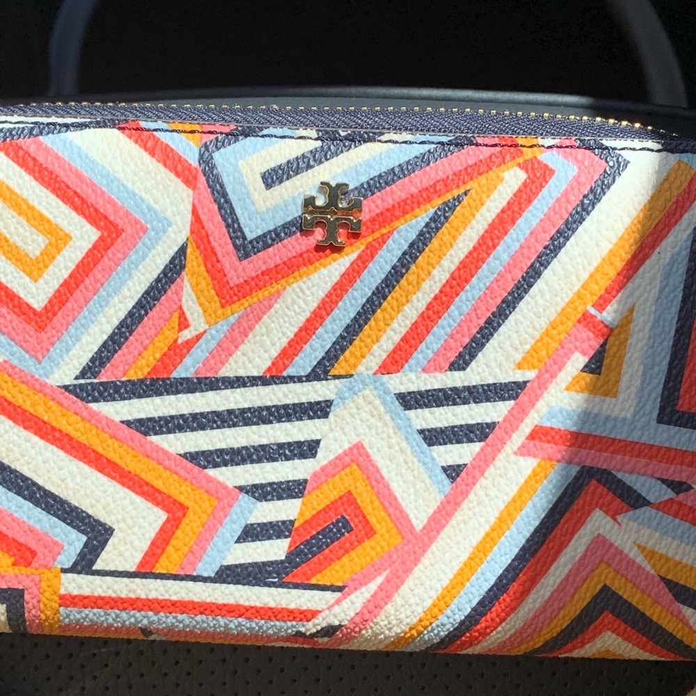 Tory Burch Kerrington Smartphone Wristlet Wallet - Picture 5 of 8